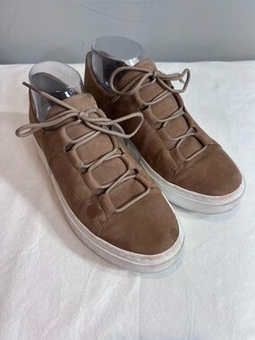 Eileen Fisher Prescot platform sneakers in a caramel tan nubuck leather. Size 8